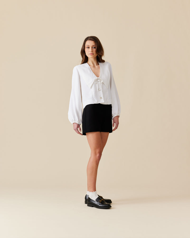 LOLA COLLAR WHITE | This detachable collar is the perfect accessory over sweaters, dresses and blouses, to give your pieces a new look. This collar can be perfectly matched with our Lola Blouse. 