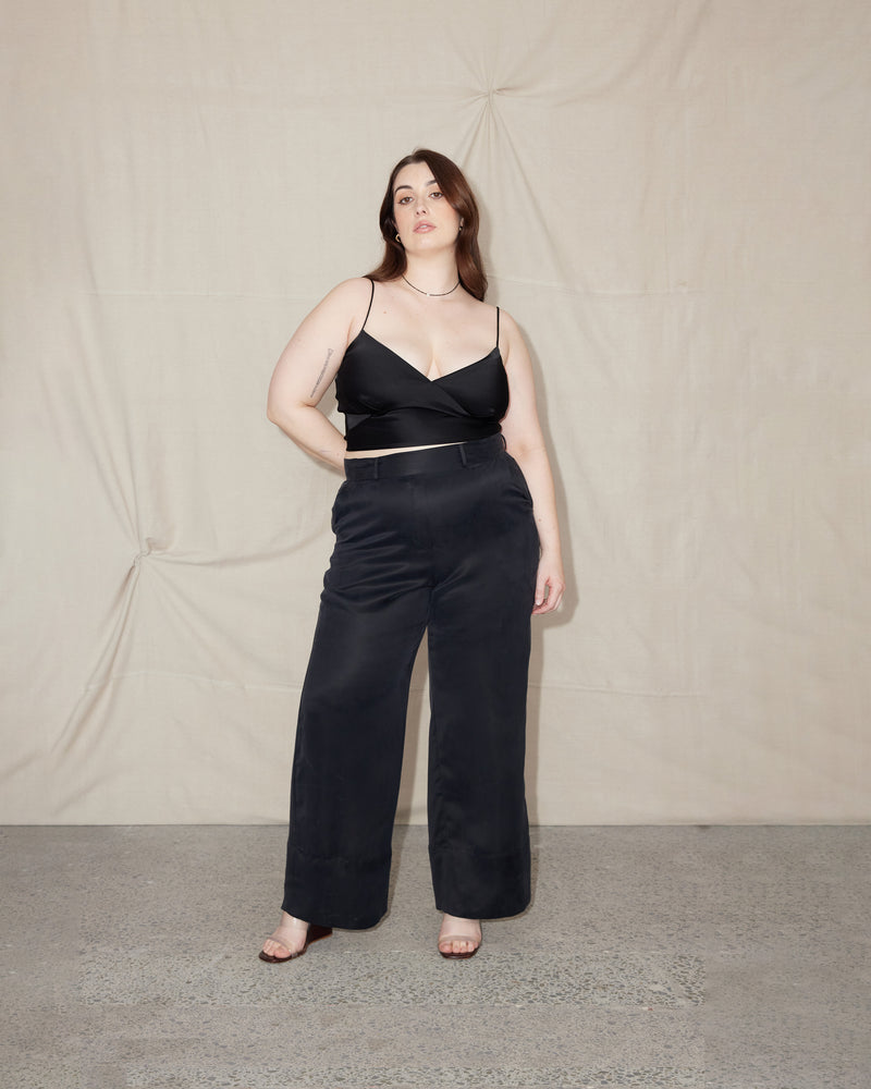 BEIGNET PANT BLACK | High-waisted straight-leg pant designed in a soft black cupro. These pants feature a waistband with belt loops and 2 side pockets.