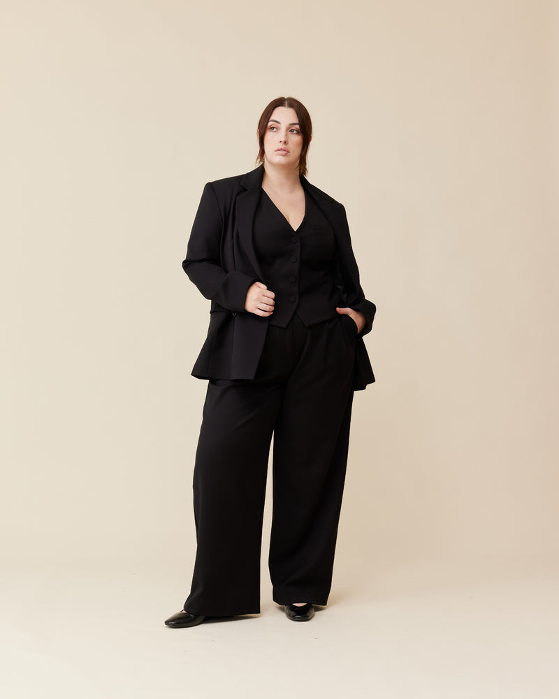 SWEENEY BLAZER BLACK | Relaxed, double-breasted blazer with a boxy shape, in black. Designed for a loose fit with notched lapels and slightly structured shoulders, this piece is both modern and timeless. Make it...