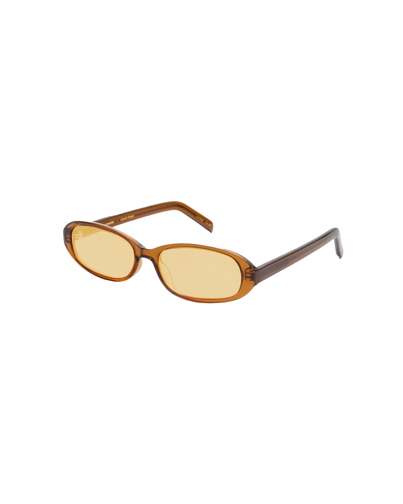 MACY SUNGLASS SMOKE | 90's inspired slim sunglass, with an oval shape lens.